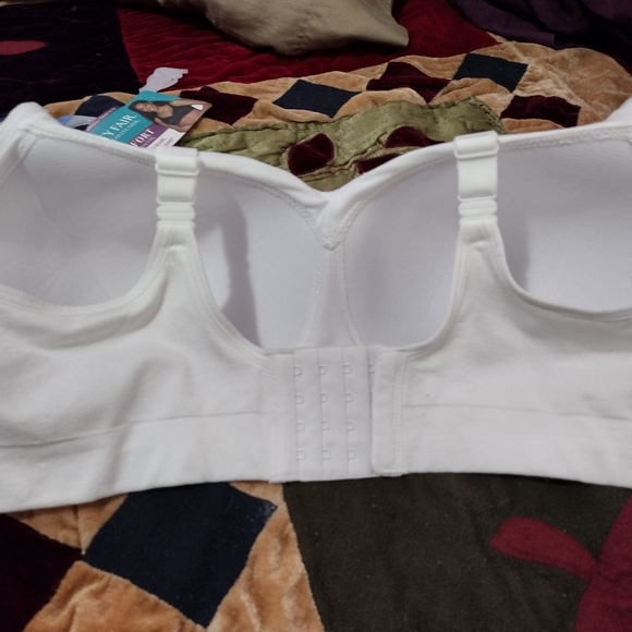 Vanity Fair Radiant Collection Cream Comfort Bra - Picture 5 of 5